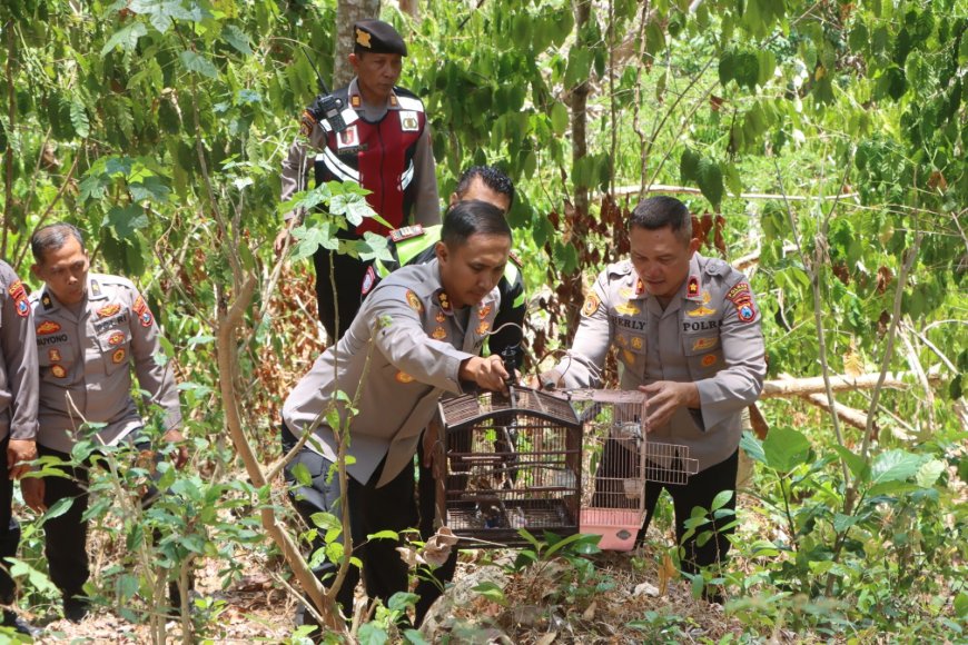 Aksi Ecology Policing Polres Trenggalek Selamatkan Sumber Mata Air Atasi Kekeringan